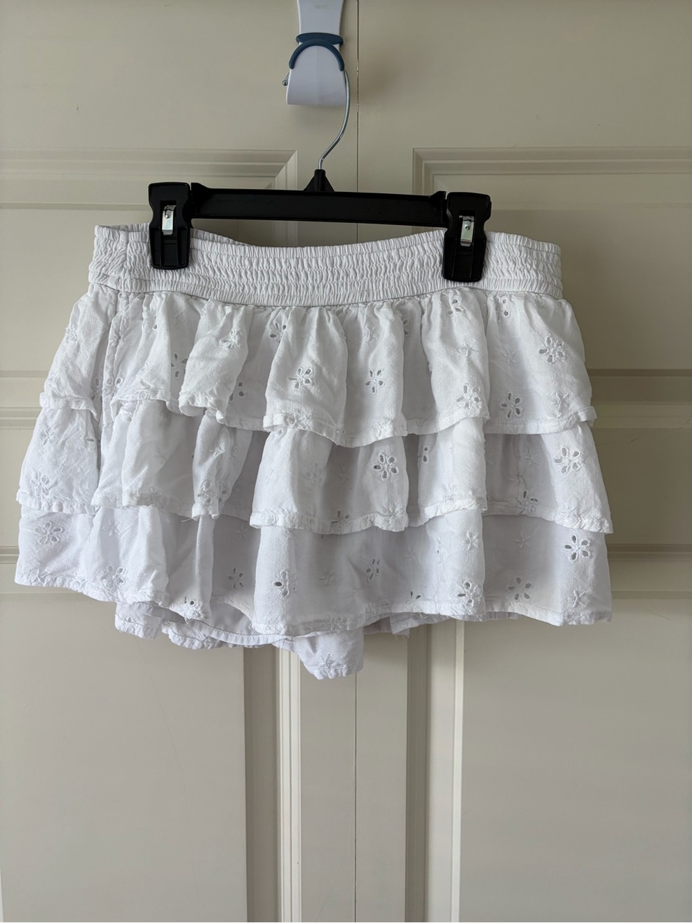 Hollister White Ruffle Skirt Size Medium